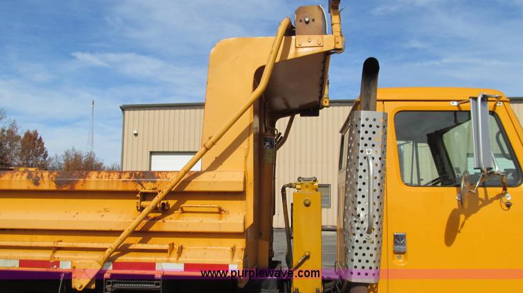 image for item G2179 2000 International 4900 dump truck