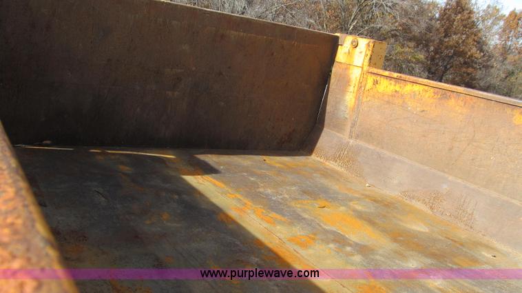 image for item G2179 2000 International 4900 dump truck