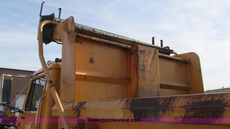 image for item G2179 2000 International 4900 dump truck
