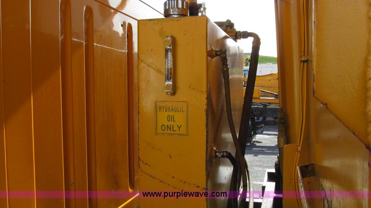 image for item G2179 2000 International 4900 dump truck