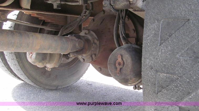 image for item G2179 2000 International 4900 dump truck