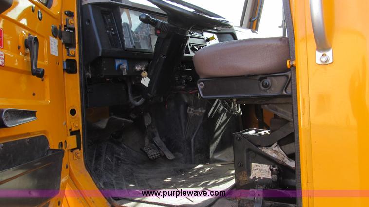 image for item G2179 2000 International 4900 dump truck