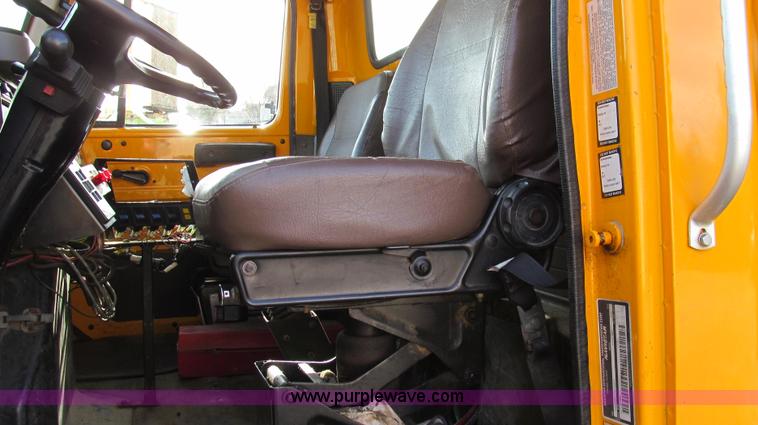 image for item G2179 2000 International 4900 dump truck