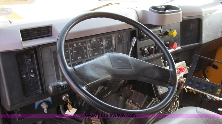 image for item G2179 2000 International 4900 dump truck