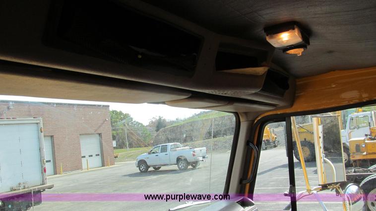 image for item G2179 2000 International 4900 dump truck