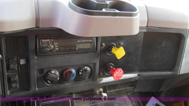 image for item G2179 2000 International 4900 dump truck