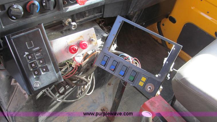 image for item G2179 2000 International 4900 dump truck