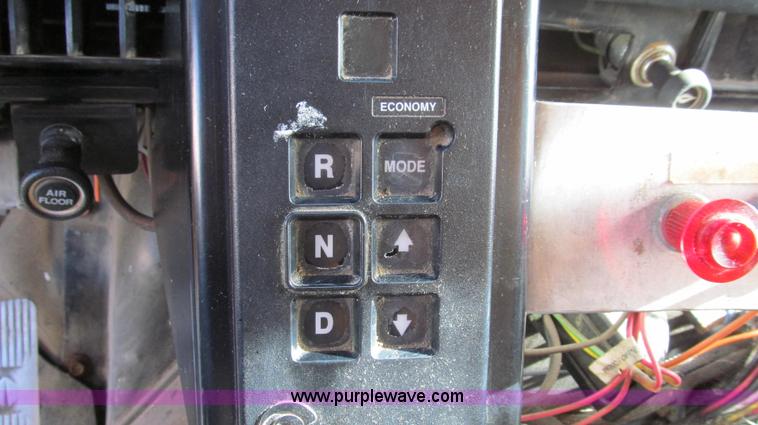 image for item G2179 2000 International 4900 dump truck