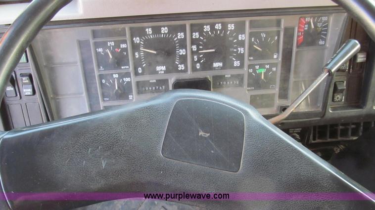 image for item G2179 2000 International 4900 dump truck