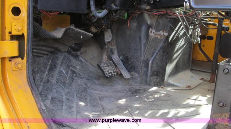 image for item G2179 2000 International 4900 dump truck