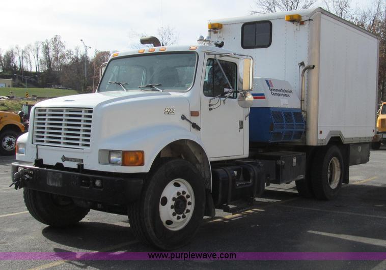image for item G2180 2002 International 4900 bridge maintenance truck