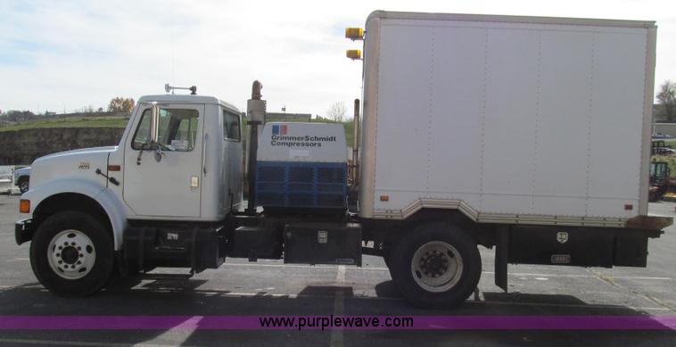image for item G2180 2002 International 4900 bridge maintenance truck