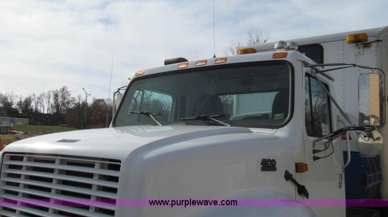 image for item G2180 2002 International 4900 bridge maintenance truck