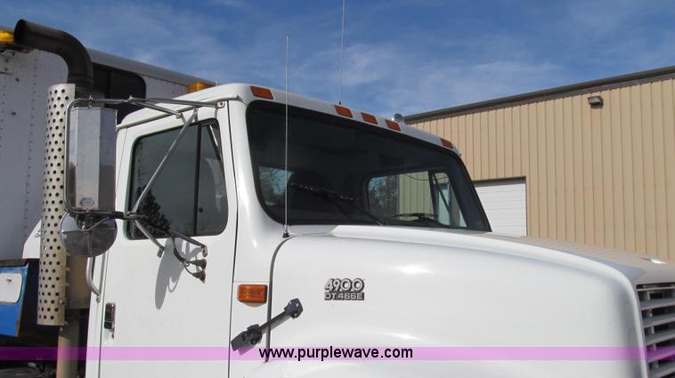 image for item G2180 2002 International 4900 bridge maintenance truck