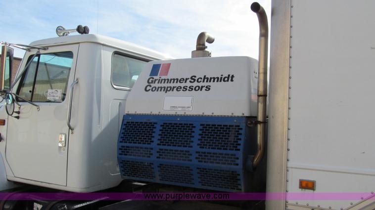 image for item G2180 2002 International 4900 bridge maintenance truck