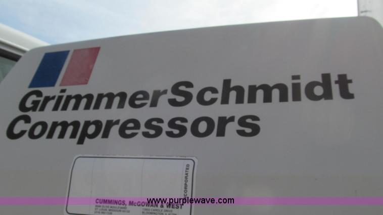 image for item G2180 2002 International 4900 bridge maintenance truck