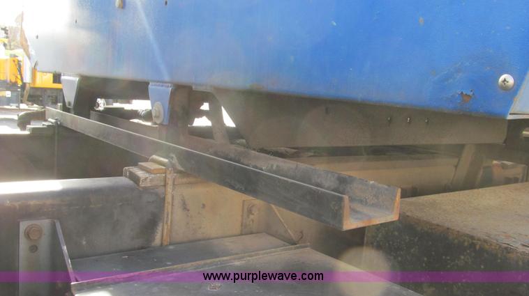 image for item G2180 2002 International 4900 bridge maintenance truck