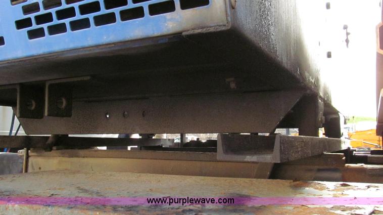 image for item G2180 2002 International 4900 bridge maintenance truck