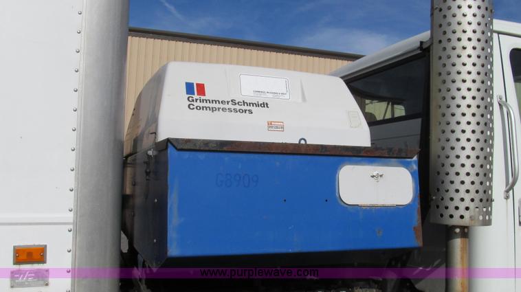 image for item G2180 2002 International 4900 bridge maintenance truck