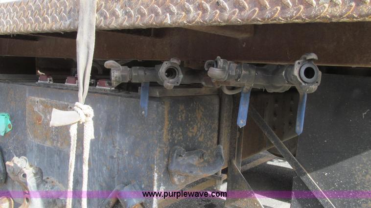 image for item G2180 2002 International 4900 bridge maintenance truck