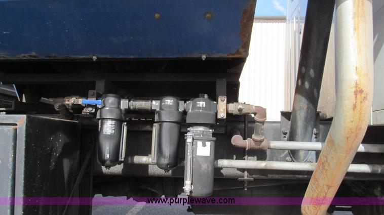 image for item G2180 2002 International 4900 bridge maintenance truck