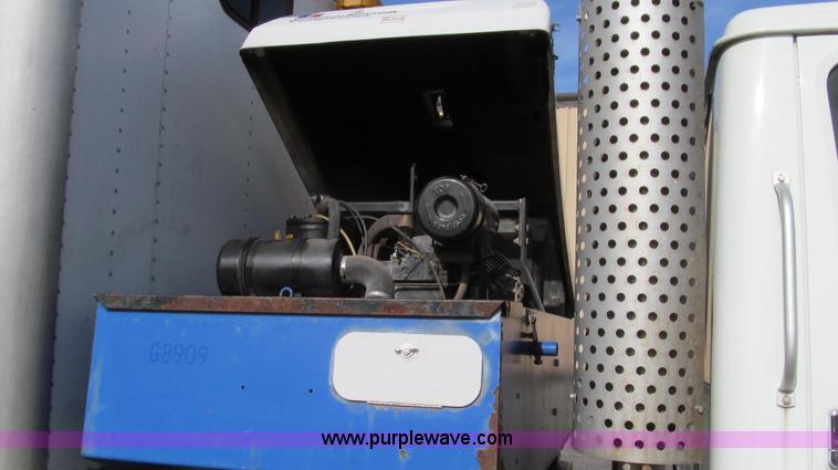 image for item G2180 2002 International 4900 bridge maintenance truck