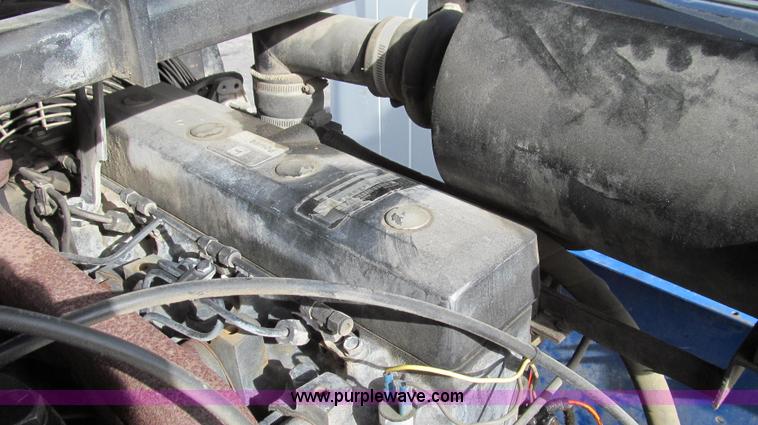 image for item G2180 2002 International 4900 bridge maintenance truck