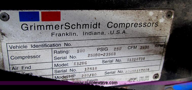 image for item G2180 2002 International 4900 bridge maintenance truck