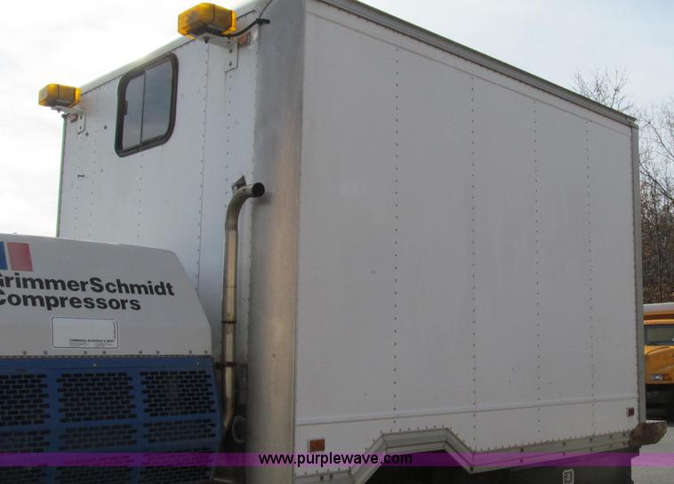 image for item G2180 2002 International 4900 bridge maintenance truck