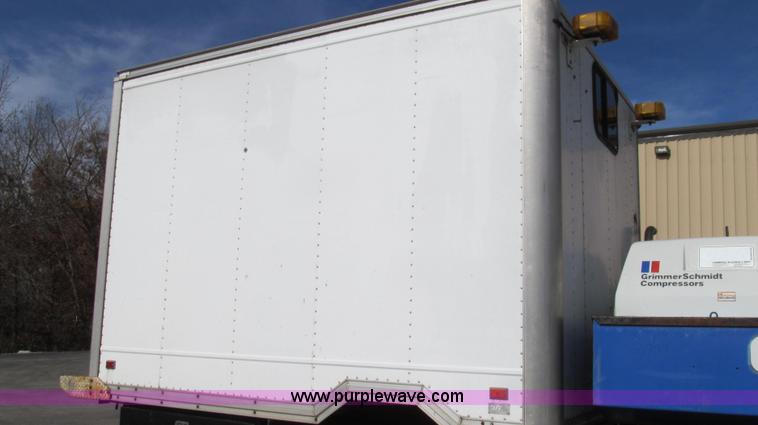 image for item G2180 2002 International 4900 bridge maintenance truck