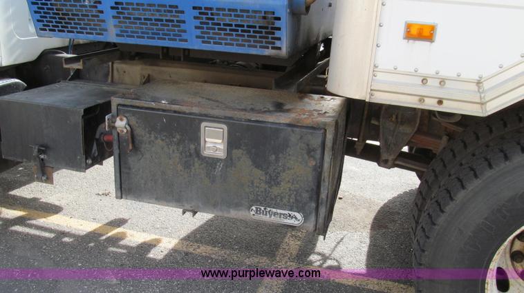 image for item G2180 2002 International 4900 bridge maintenance truck