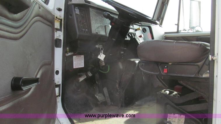 image for item G2180 2002 International 4900 bridge maintenance truck