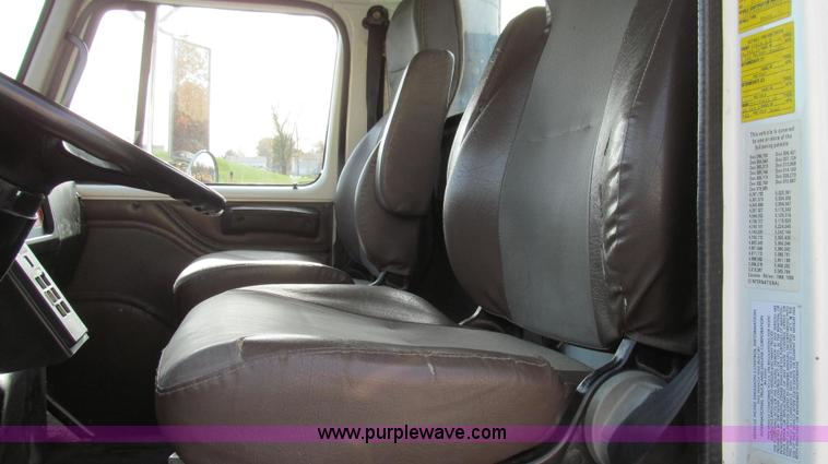 image for item G2180 2002 International 4900 bridge maintenance truck