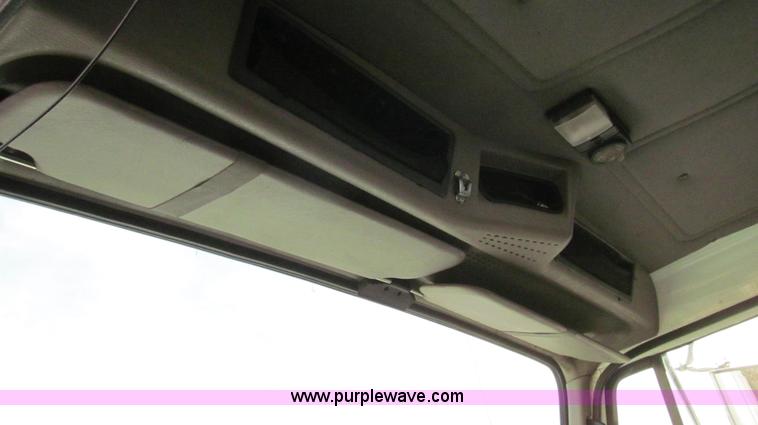 image for item G2180 2002 International 4900 bridge maintenance truck