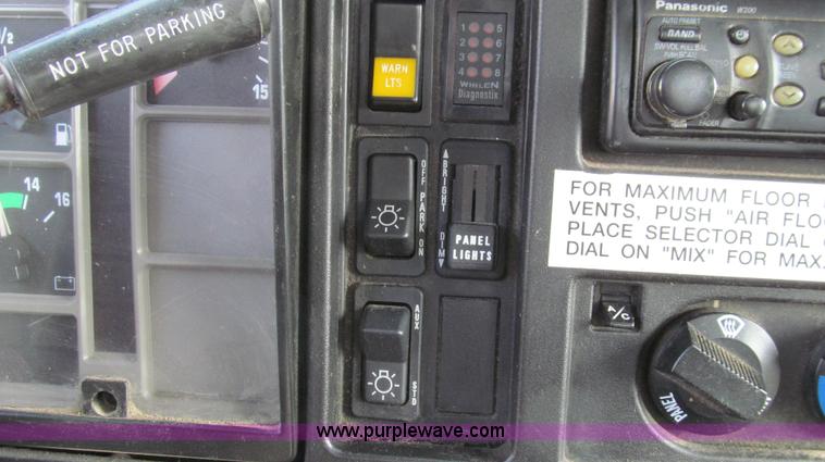 image for item G2180 2002 International 4900 bridge maintenance truck