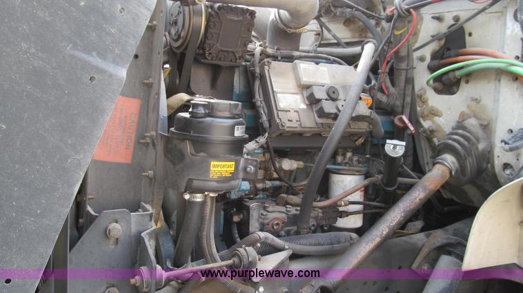 image for item G2180 2002 International 4900 bridge maintenance truck