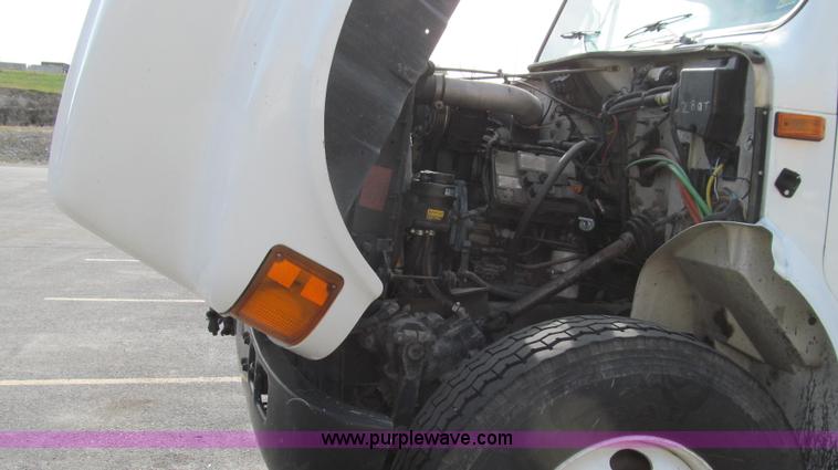 image for item G2180 2002 International 4900 bridge maintenance truck