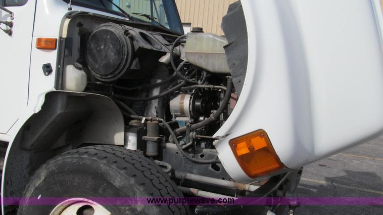 image for item G2180 2002 International 4900 bridge maintenance truck