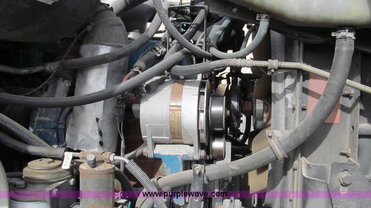 image for item G2180 2002 International 4900 bridge maintenance truck