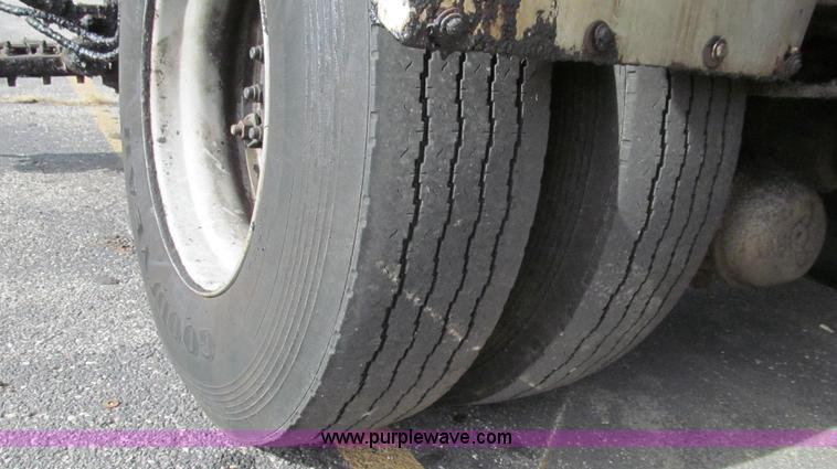 image for item G2181 1996 International 4900 oil distribution truck