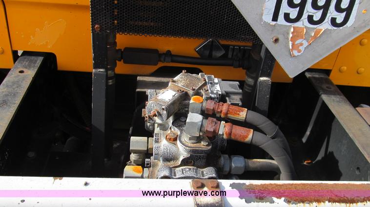 image for item G2181 1996 International 4900 oil distribution truck