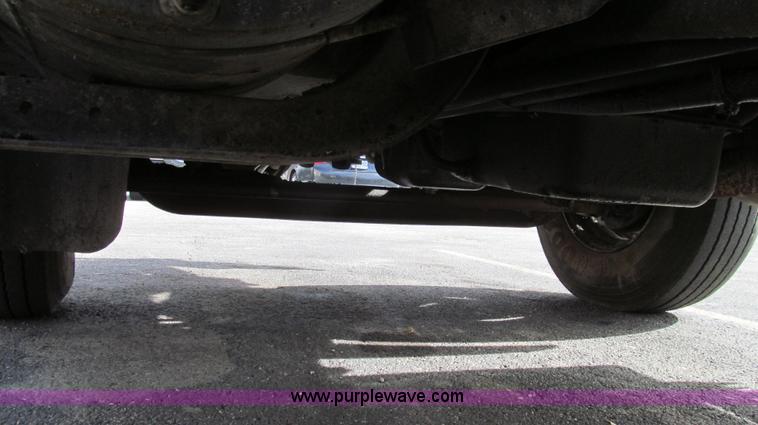 image for item G2181 1996 International 4900 oil distribution truck