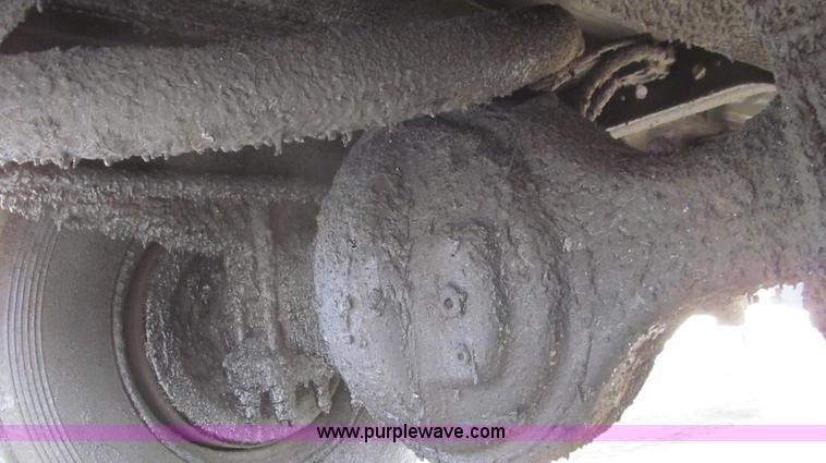 image for item G2181 1996 International 4900 oil distribution truck