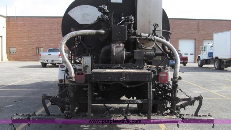 image for item G2181 1996 International 4900 oil distribution truck