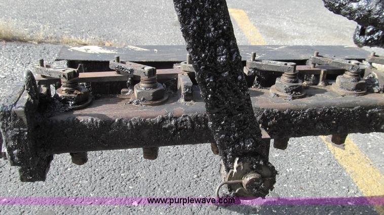 image for item G2181 1996 International 4900 oil distribution truck