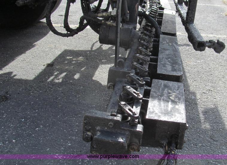 image for item G2181 1996 International 4900 oil distribution truck