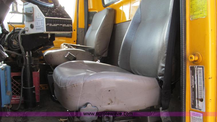 image for item G2181 1996 International 4900 oil distribution truck