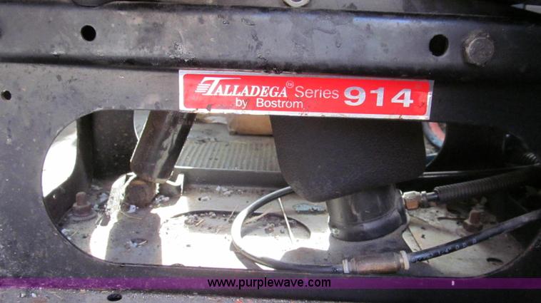 image for item G2181 1996 International 4900 oil distribution truck