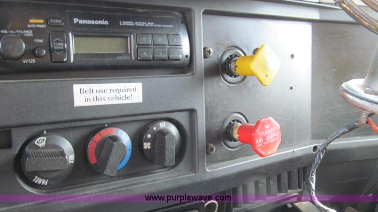 image for item G2181 1996 International 4900 oil distribution truck