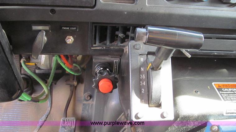 image for item G2181 1996 International 4900 oil distribution truck